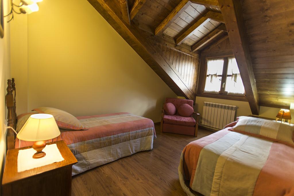 Apartamentos El Rincon De Benas Benasque Room photo