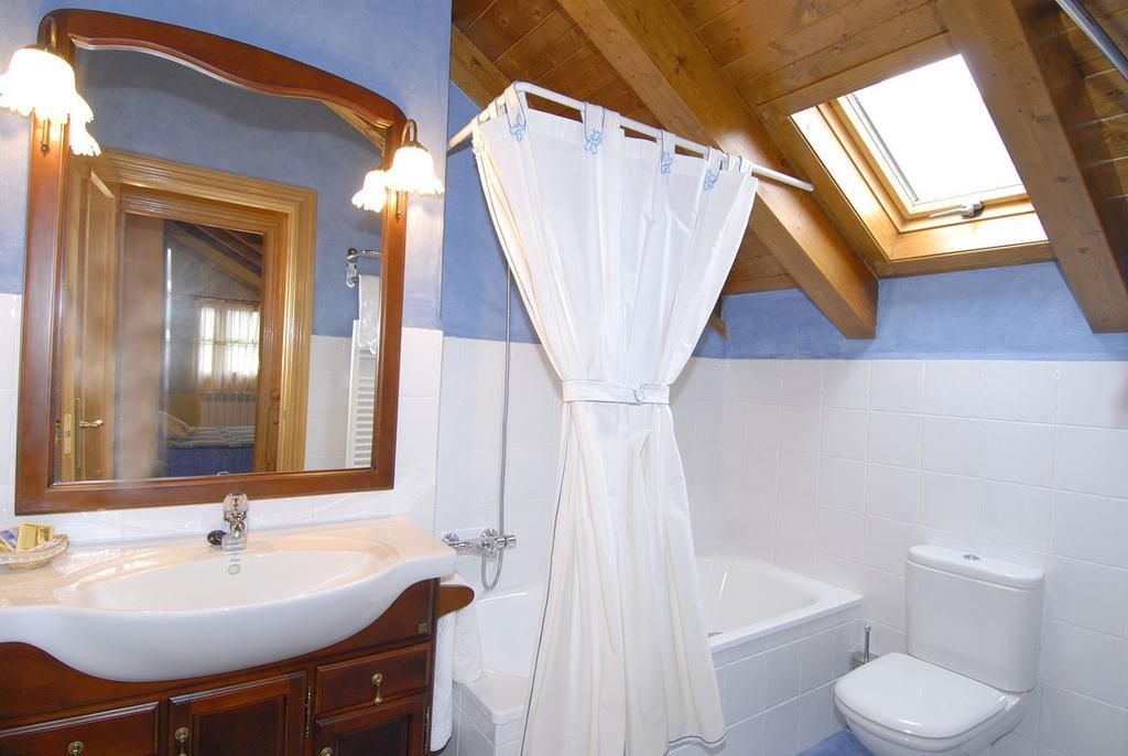Apartamentos El Rincon De Benas Benasque Room photo